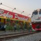 Bakso President dengan suasana berada di pinggir rel kereta api [Foto: Shutterstock/Randy Imanuel]