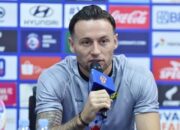 Marc Klok Targetkan Kemenangan Persib Bandung di Kandang Arema FC