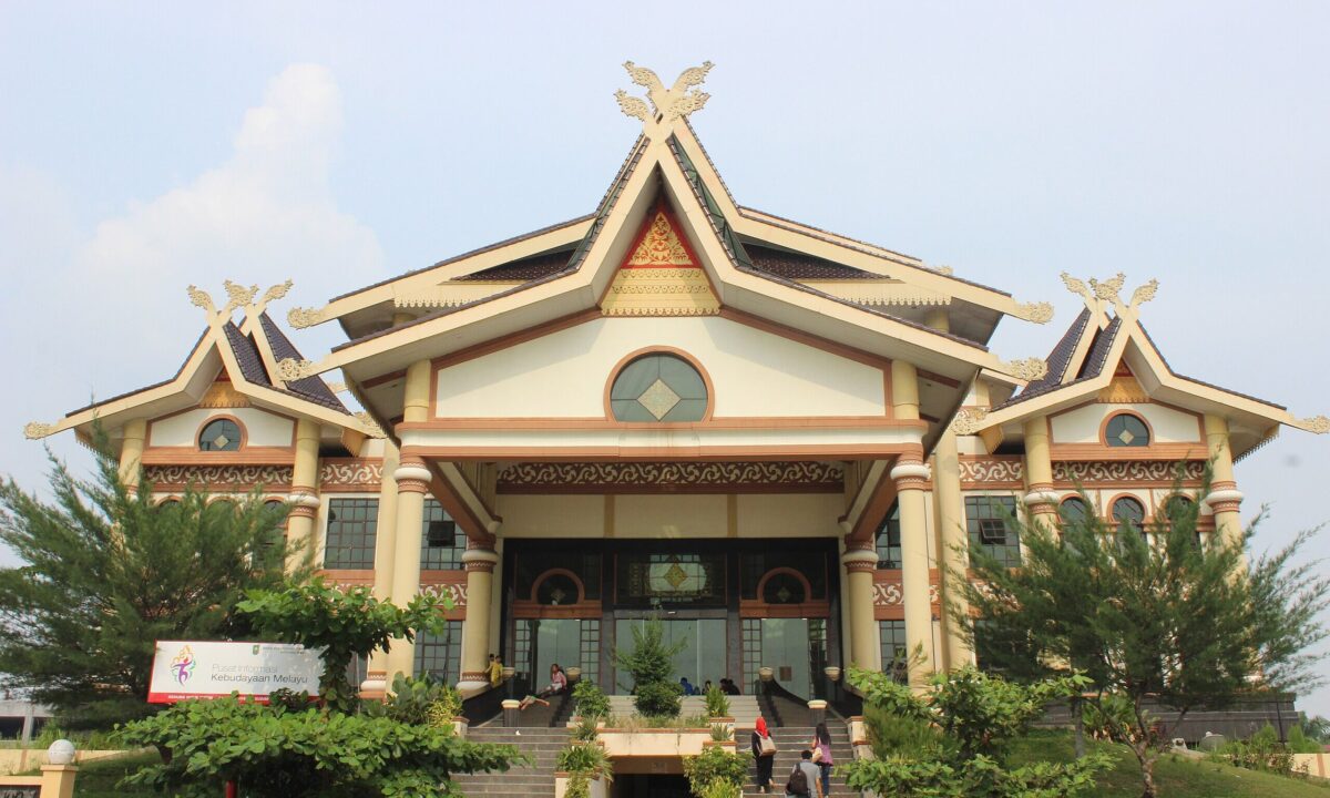 Anjung Seni Idrus Tintin Pekanbaru [Foto: wikipedia]