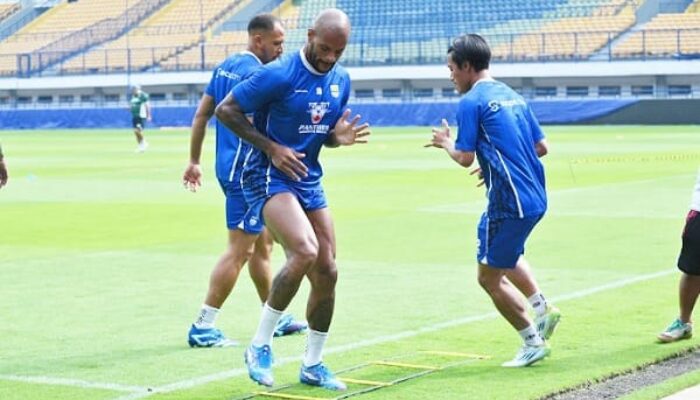 Dua Penyerang Andalan Persib Bandung Ini Dirundung Cedera Jelang Hadapi PSM Makassar
