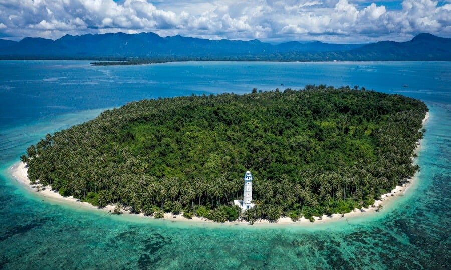 Penampakan Pulau Karang oleh Drone[Foto:theworldtravelguy.com]