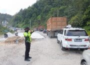 Kemacetan Parah di Perbatasan Riau-Sumbar, Antrean Panjang Akibat Betonisasi Jalan