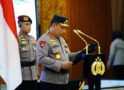 Sertijab Kapolda Sumbar, Irjen Pol Suharyono Serahkan Kepemimpinan ke Irjen Pol Gatot