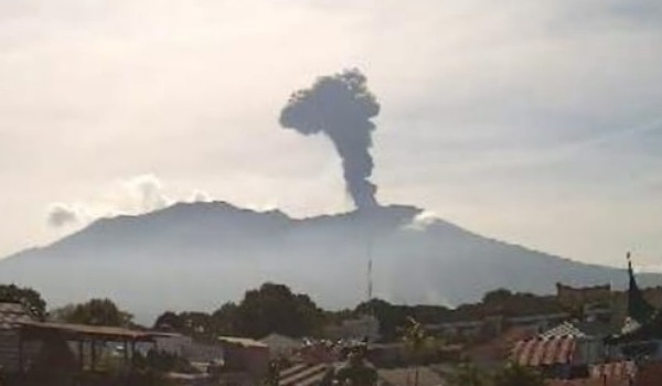 Gunung Marapi yang meletus pada Sabtu (4/1/2024). (Foto: Istimewa)