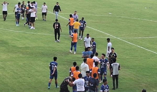 Beginilah momen bahagia saat PSPS Pekanbaru merayakan kemenangan atas PSMS Medan.(ist)