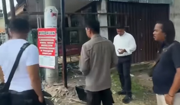 Kasatreskrim Polresta Pekanbaru, Kompol Bery dan tim saat berada dilokasi kejadian di Jalan Hangtuah.(ist)