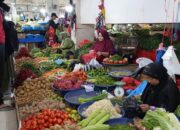 Harga Cabai Merah dan Seledri di Pasar Padang Panjang Anjlok