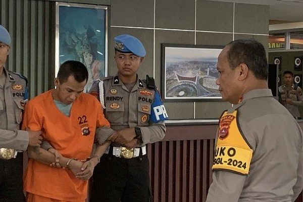 In Dragon, Tersangka Sadis Kasus Nia Kurnia Sari Tiba di Mapolda Sumbar