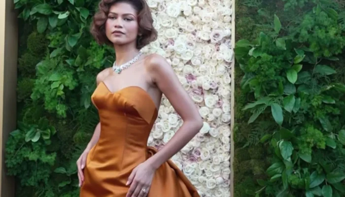 Zendaya Picu Rumor Pertunangan dengan Cincin Berlian di Golden Globes
