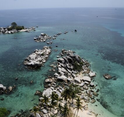 Pesona Pulau Lengkuas, Keindahan Bangka Belitung yang Tak Tergantikan