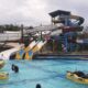 Kolam renang dan seluncuran di Boombara Waterpark [Foto: rumah123.com]