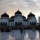 Suasana senja di Masjid Raya Baiturrahman Banda Aceh [Foto : Wikipedia]