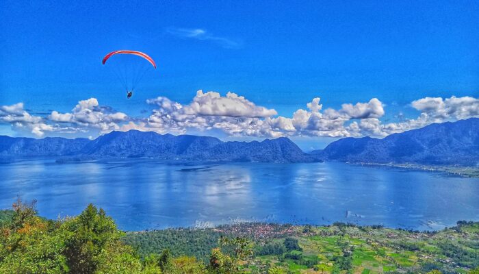 Keindahan Alam Puncak Lawang dan Wahana Menantang di Sumatera Barat