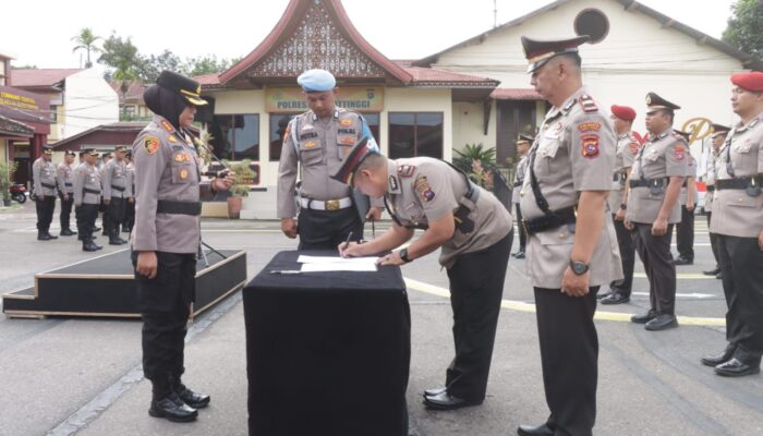 Serah Terima Jabatan di Polresta Bukittinggi, Satu Kabag, Empat Kasat dan Tiga Kapolsek Berganti