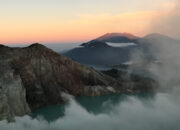 Eksplorasi Keindahan Alam Kawah Ijen, Blue Fire yang Menakjubkan