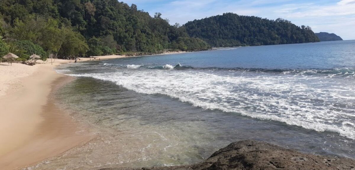 Pesona Pantai Mata Kucing [Foto:gmaps/yusuf purnomo]