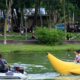 Banana Boat di danau Alam Mayang Pekanbaru [Foto:winstar-hotel.com]