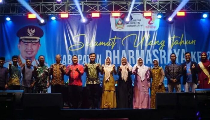 Sutan Riska Pamit dengan Penuh Haru di Malam Puncak HUT ke-21 Dharmasraya