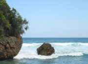 Pantai Gondo Mayit di Blitar, Pesona Alam dengan Cerita Mistis