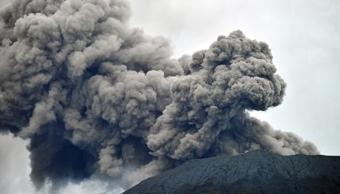 Gunung Marapi Erupsi Senin Pagi, Kolom Abu Capai 1.600 Meter