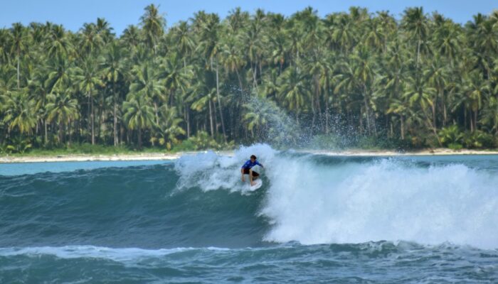 Pantai Sorake, Surga Para Peselancar di Nias Selatan