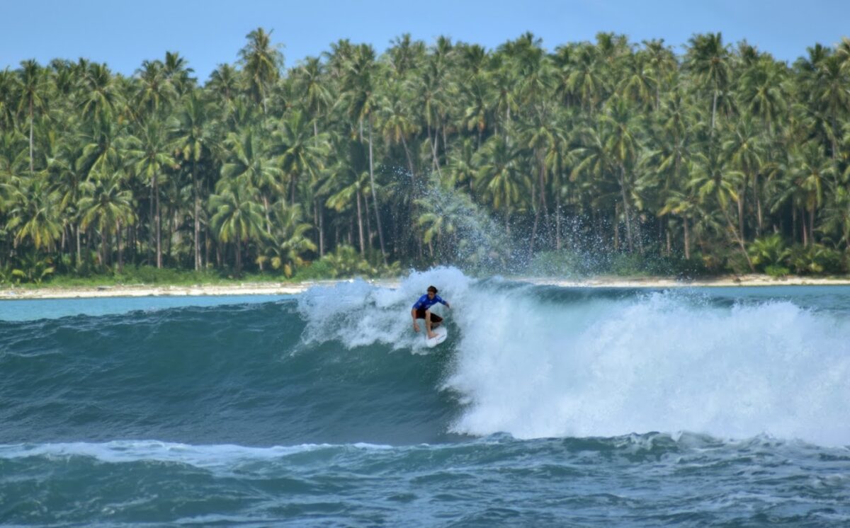 Surga bagi peselancar [Foto:frickdarryl manalu]