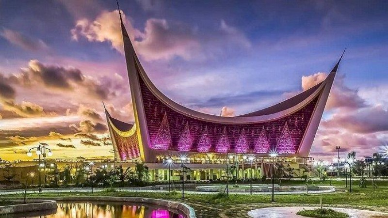Mesjid Raya Sumatera Barat [Foto: unp.ac.id]