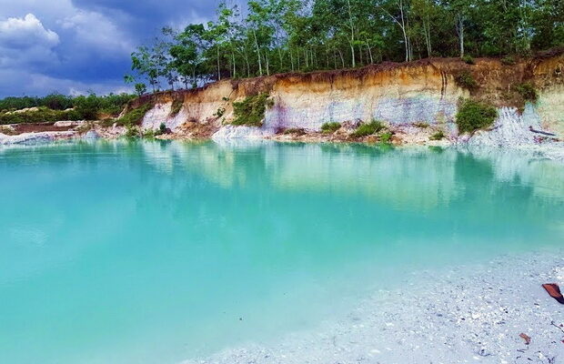 Kawah Biru Pekanbaru, Pesona Alam Unik yang Wajib Dikunjungi