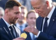 Lionel Messi Terima Presidential Medal of Freedom dari Presiden Joe Biden