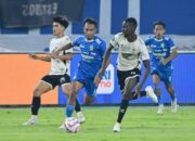 Bojan Hodak Tantang Pemain Muda Persib Tampil Konsisten di Liga 1