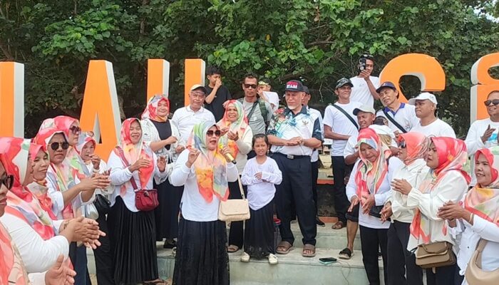 Gubernur Sumbar Nikmati Akhir Pekan di Pulau Soetan, Soroti Pengembangan Wisata