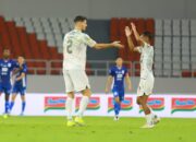 Pertahanan Persib Tampil Solid, Menangi Duel Dengan 10 Pemain