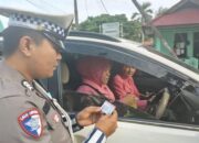 Kejutan di Gerbang! Satlantas Polres Inhu Gelar Razia Edukasi untuk Bhayangkari
