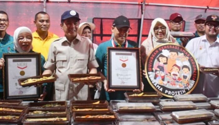 Kabupaten Kampar Pecahkan Rekor MURI dengan 1.373 Porsi Gulai Ikan Salai Patin