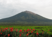 Gunung Kerinci Puncak Tertinggi di Sumatra yang Menantang