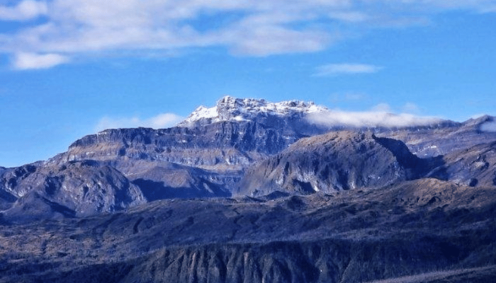Gunung Puncak Trikora Keindahan Alam dan Sejarah yang Tersembunyi