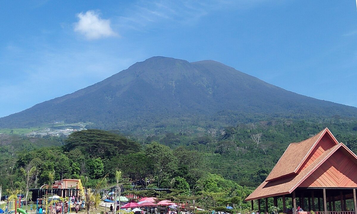 Keindahan Gunung Dempo Sumatera Selatan [Foto: Wikipedia]