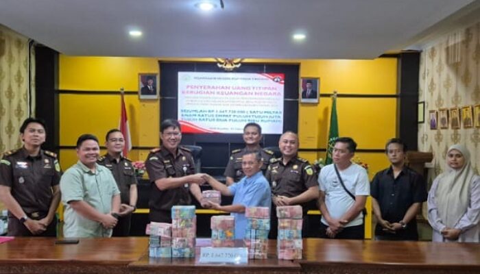 Pengurus BUMDes Simpang Raya Titipkan Rp1,6 M ke Kejari Kuansing dalam Kasus Dugaan Korupsi