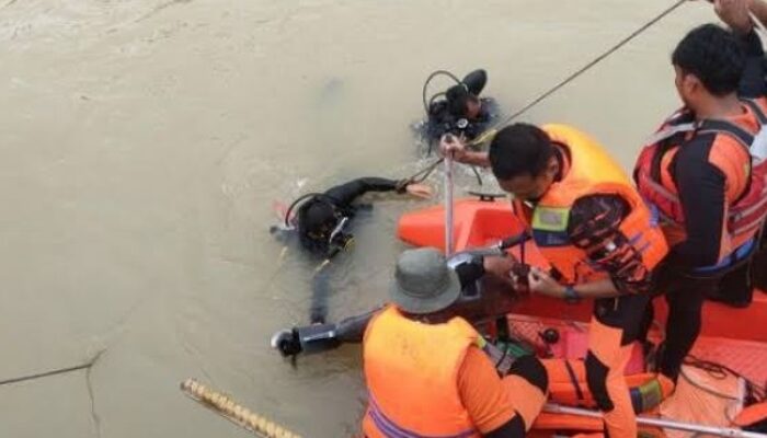 Truk Pekerja PT NWR Masuk Sungai di Pelalawan, Tiga Balita Meninggal Dunia