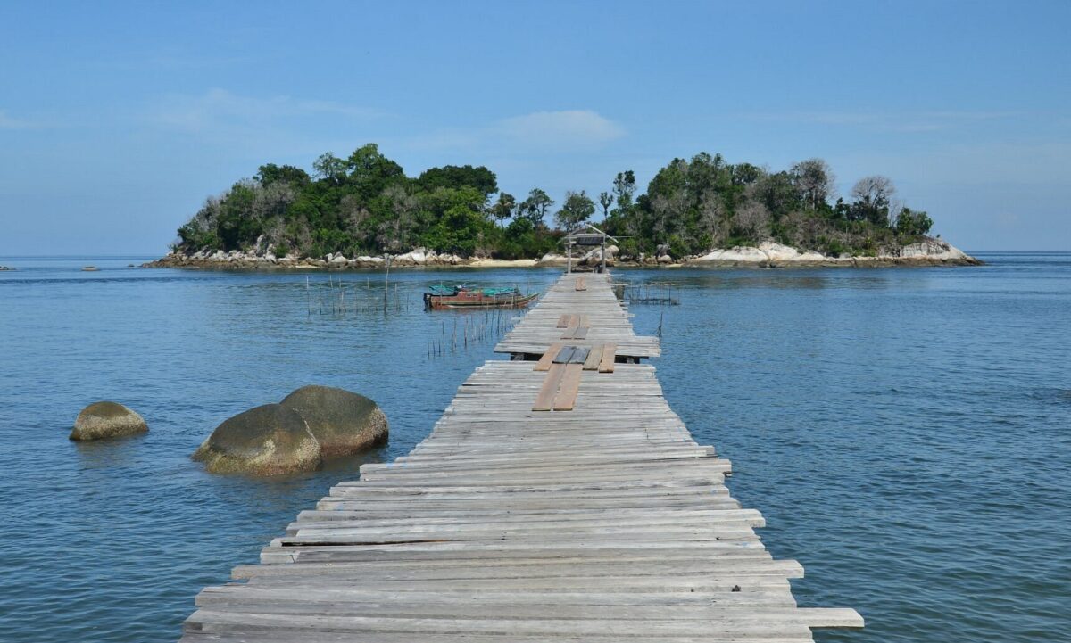 Jembatan dermaga Pulau Berhala [Foto: Tripadvisor]