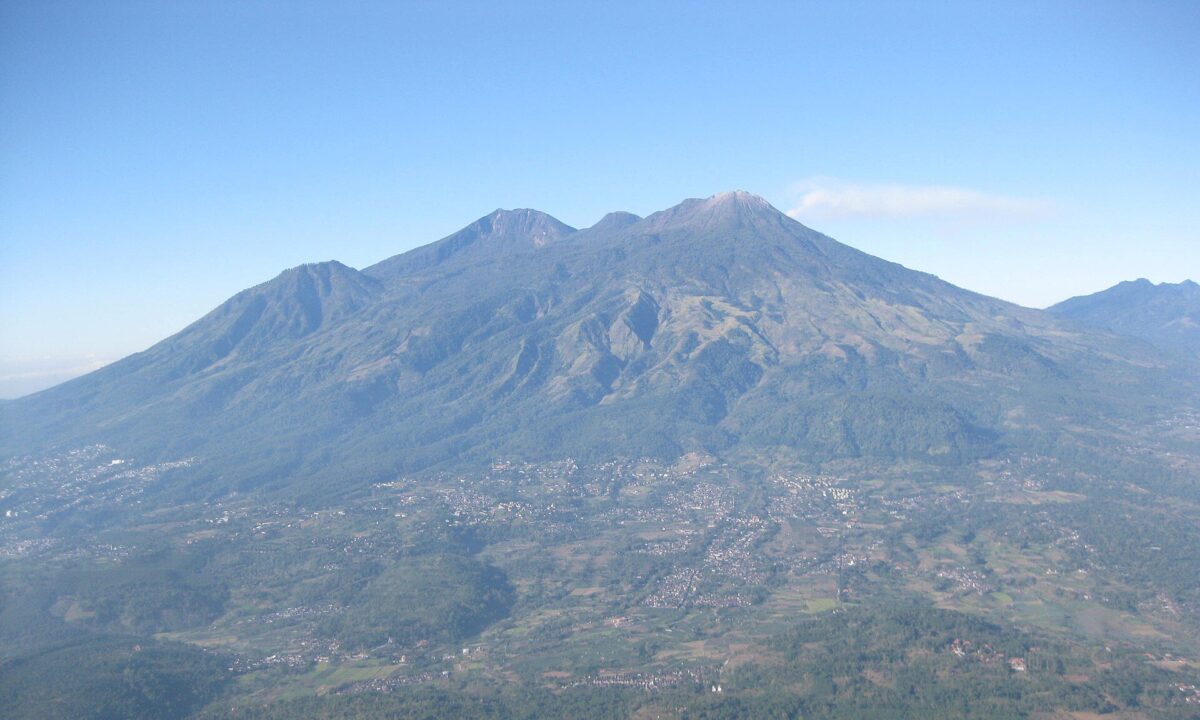 Keindahan Gunung Arjuno [Foto: Wikipedia]