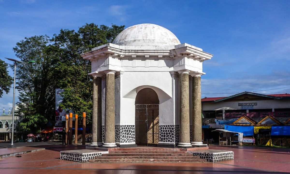 Monumen Thomas Parr [Foto: Wikipedia]