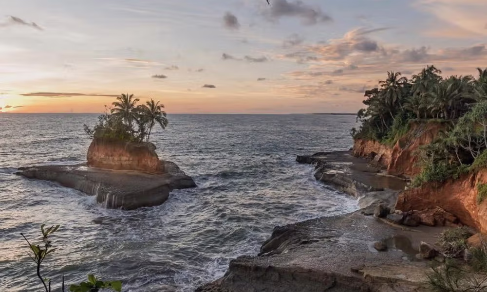 Pantai Tapak Balai [Foto: instagram/brucelevick)