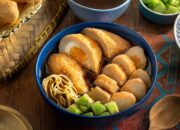 Menikmati Kelezatan Pempek, Kuliner Legendaris Khas Palembang