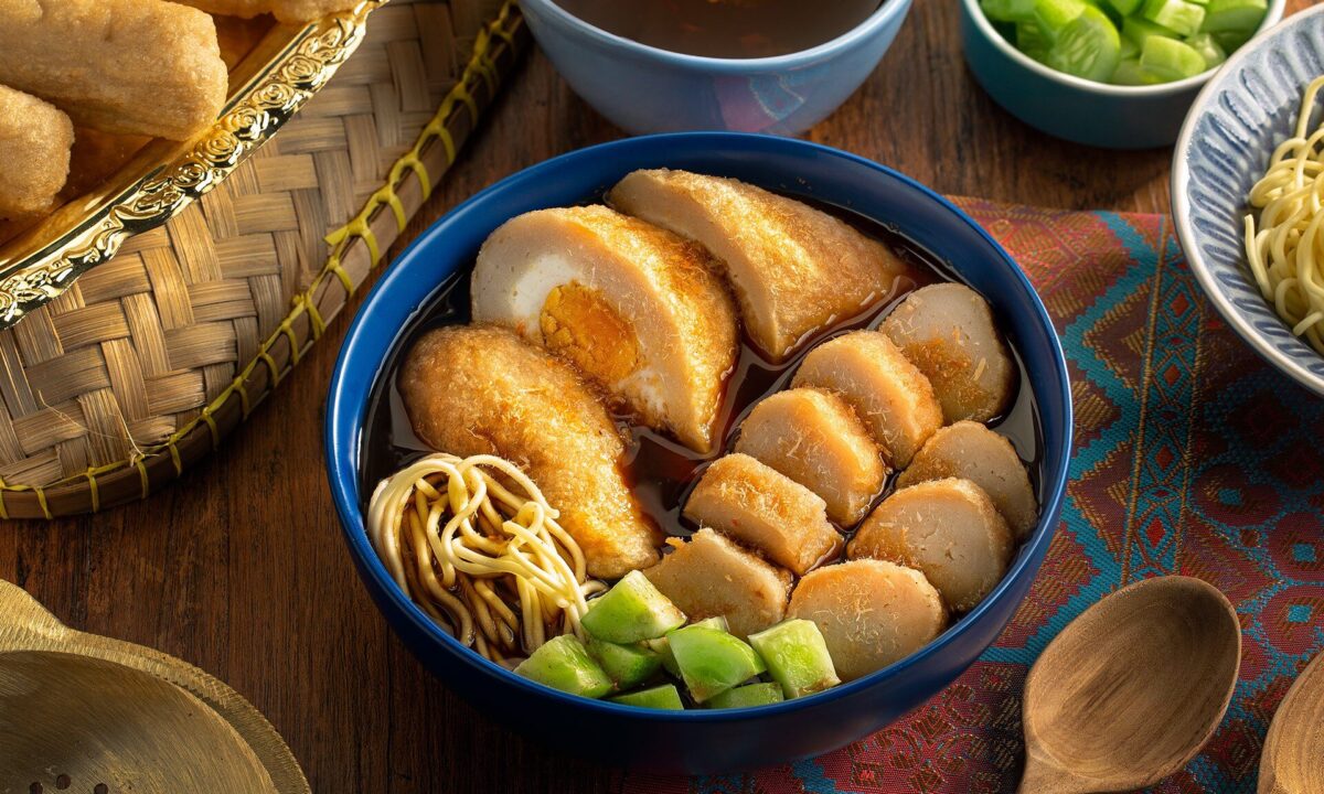 Pempek khas Palembang [Foto: indonesiakaya.com]