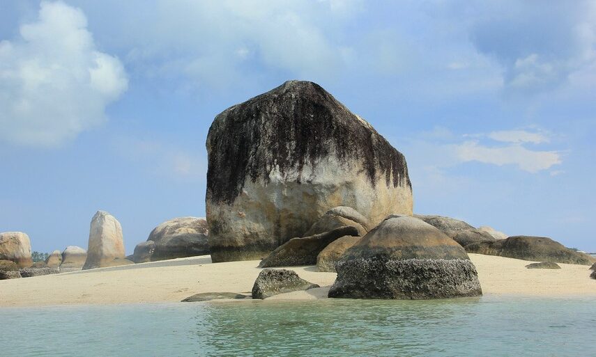 Pulau Batu [Foto: Indonesia Kaya]