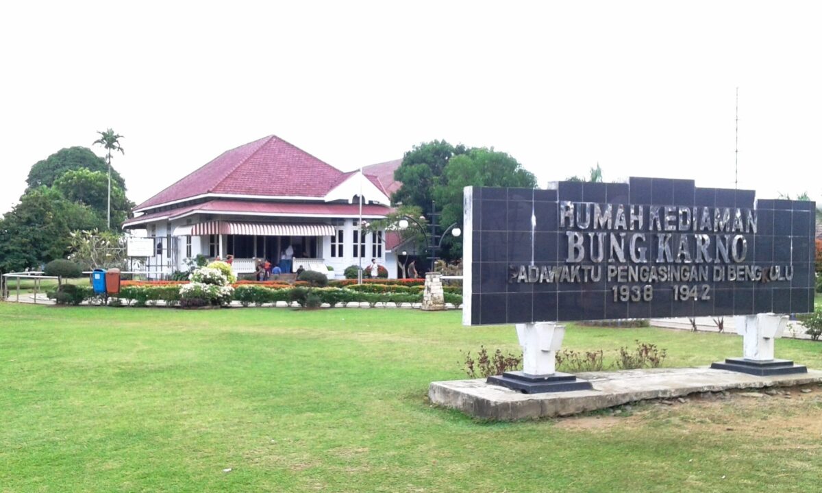 Rumah Pengasiangan Bung Karno di Bengkulu [Foto: Wikipedia]