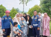 Petugas Damkar Padang Berhasil Evakuasi Kucing Terjebak di Lantai 3 Asrama