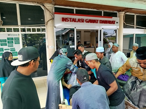 Santri asal Sumut yang tenggelam di Lubuk Minturun dilarikan ke rumah sakit Siti Ramah Padang. (Foto: Istimewa)