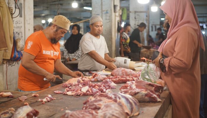 Jelang Ramadan, Permintaan Daging dan Bumbu Rendang Meningkat di Pasar Pusat Padang Panjang